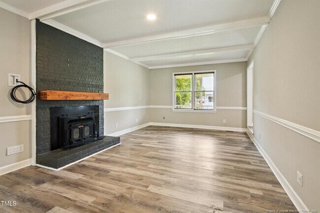 Foto del edificio - 7713 Charring Cross Ln