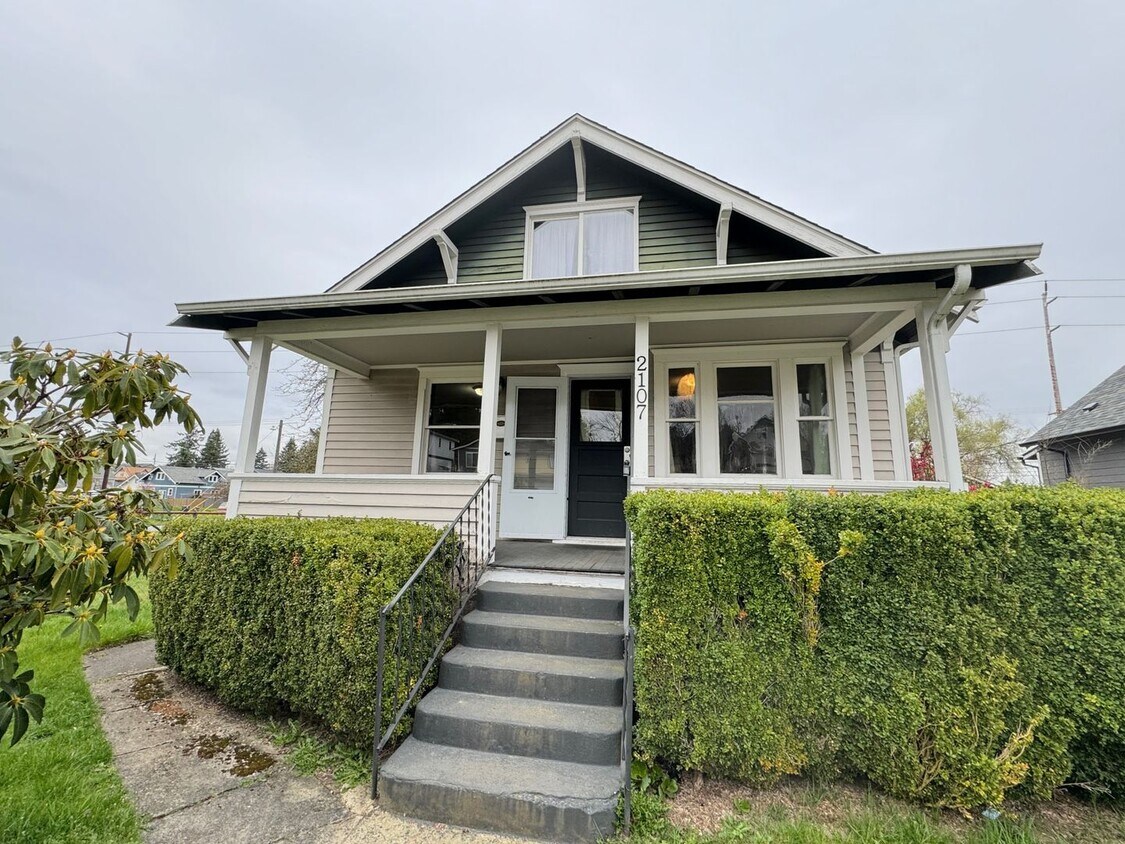 2107 S Ainsworth Ave Unit A, WA 98405 Room for Rent in