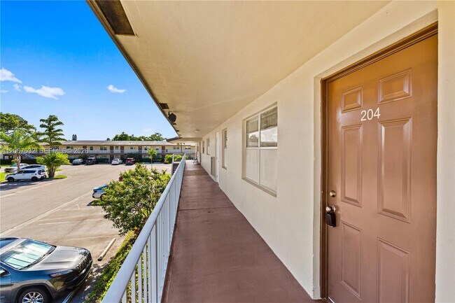 Foto del edificio - 7305 NW 5th Ct