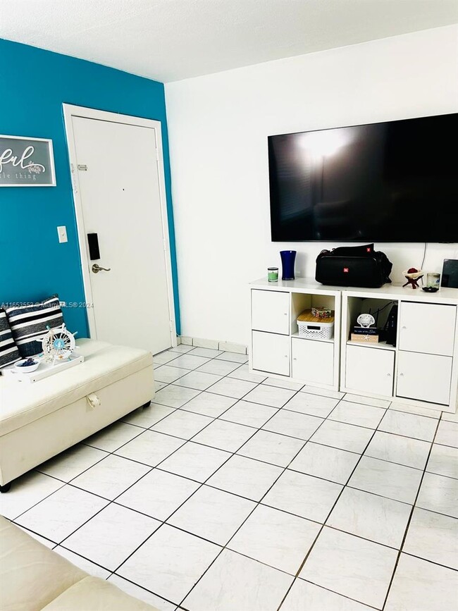 Foto del edificio - 1560 W 46th St