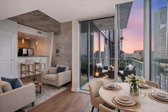 Photo - 777 N Ashley Dr Apartment