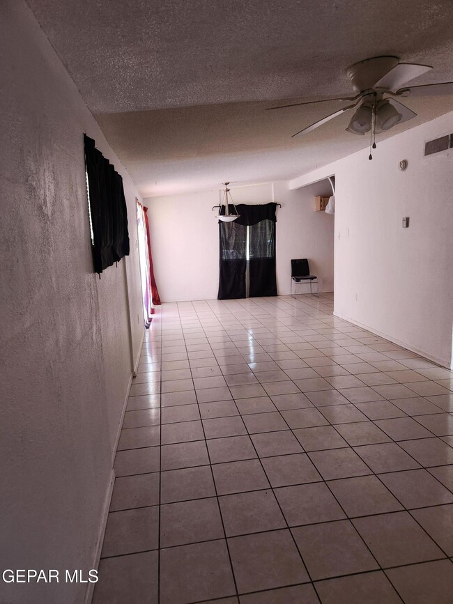 Building Photo - 10331 Blythe Dr