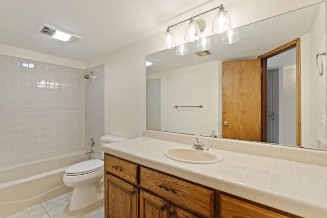 Building Photo - 1210 Sunray
