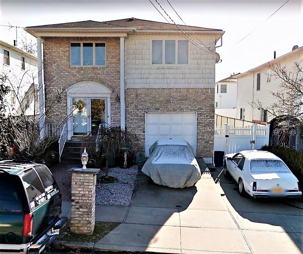 Primary Photo - 48 Balsam Pl
