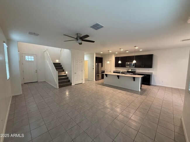 Building Photo - 905 S Canal Dr