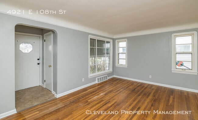 Building Photo - Renovated Maple Heights Bungalow