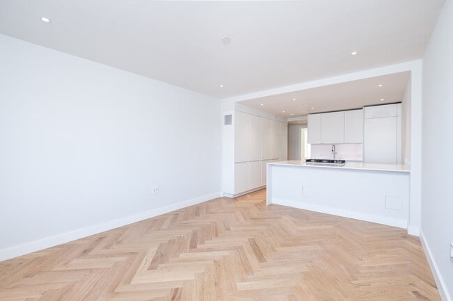 Building Photo - NICE BACK BAY ONE BED!!!!!!!