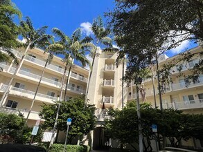 Building Photo - 3600 Oaks Clubhouse Dr
