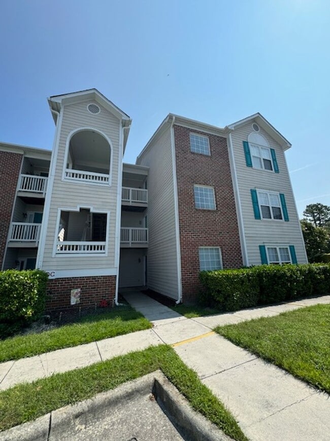 Building Photo - 715 Clearwater Ct