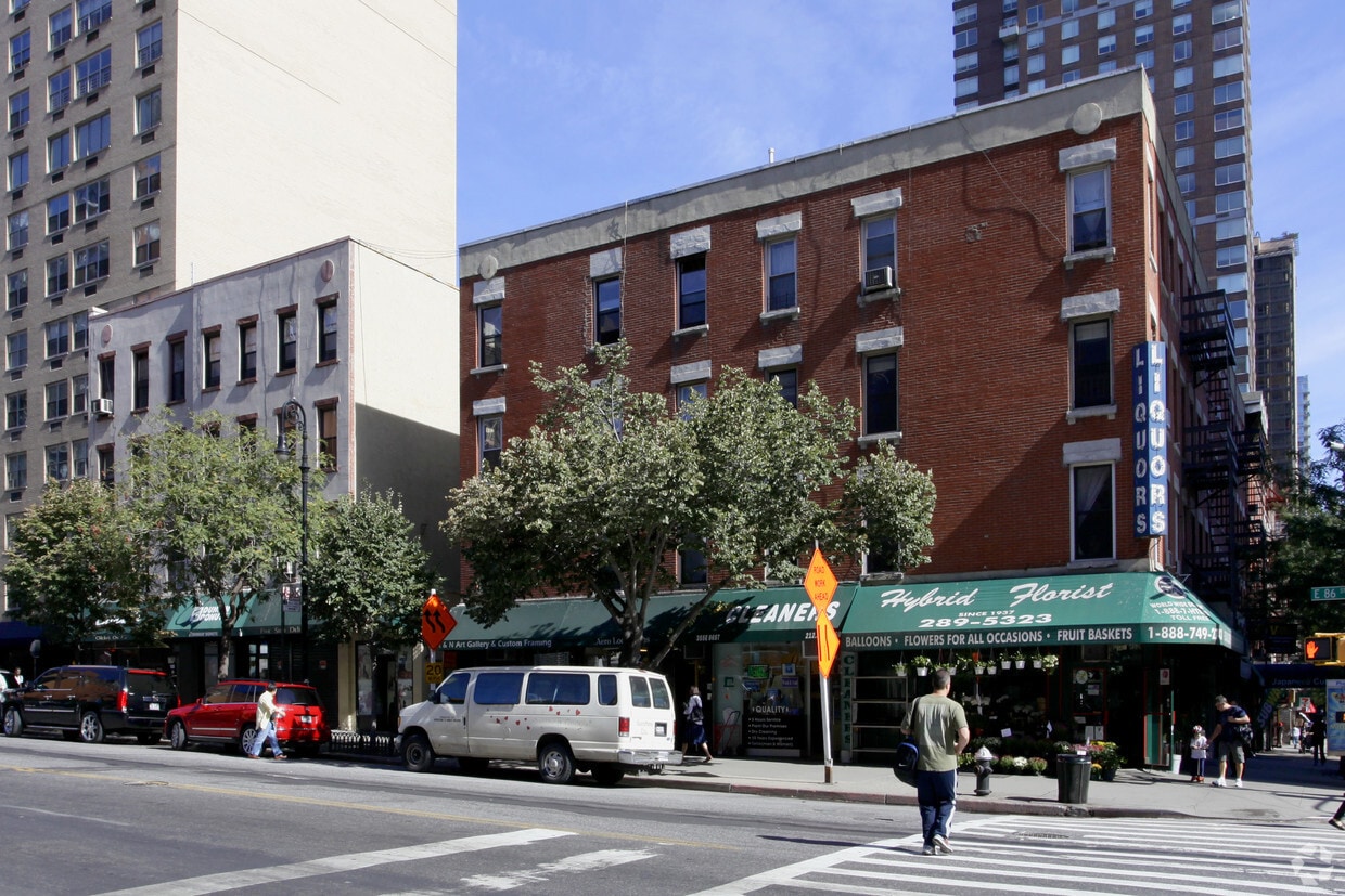 355 - 361 E 86th St - 355 E 86th St