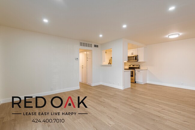 Foto del edificio - Remarkable Two Bedroom with Central Heat a...