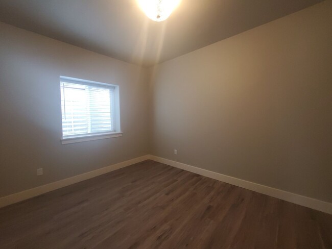 Building Photo - 3143 Willow Pointe Dr