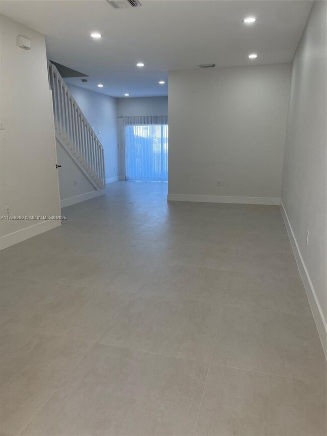 Foto del edificio - 10803 NW 83rd St