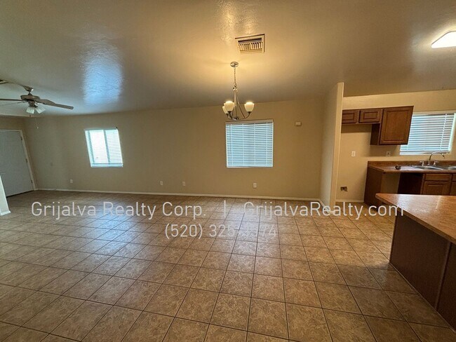 Foto del edificio - Spacious 4 Bedroom, 2 Bath House for Rent ...