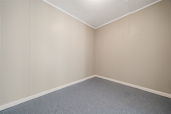 Building Photo - 110 W Pine St