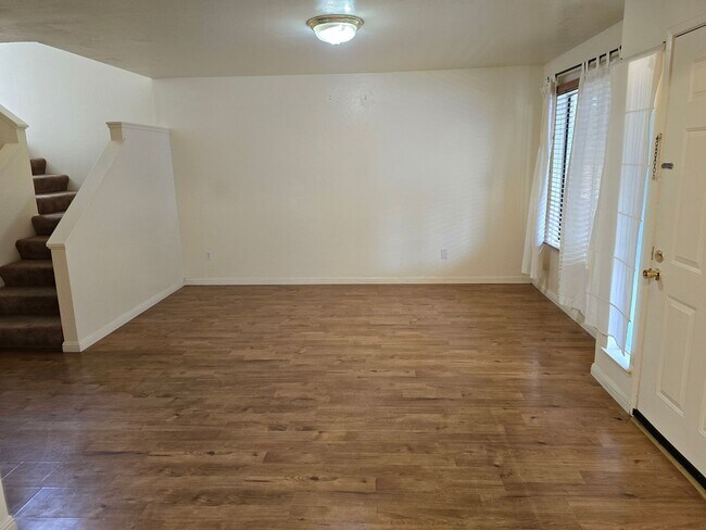 Foto del edificio - Two story Condo available in El Sobrante, CA