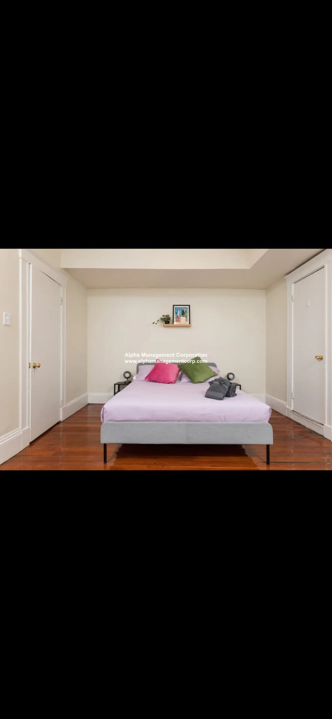 Foto del edificio - 208 Winthrop Rd