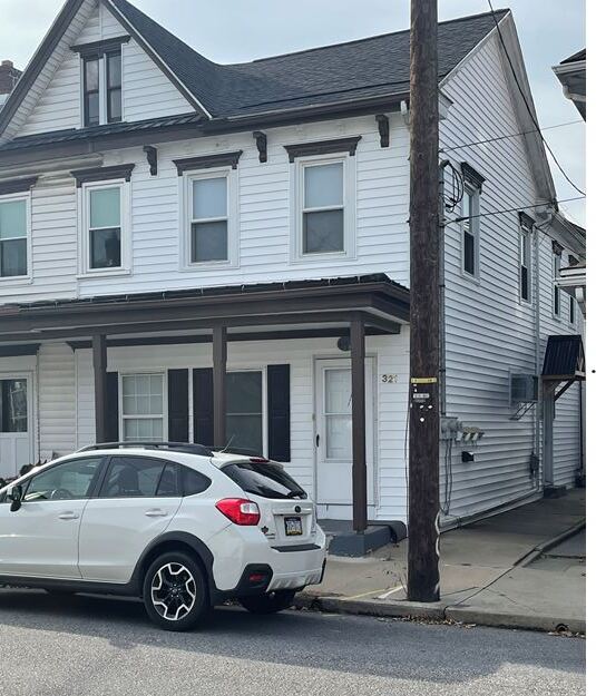 Primary Photo - 321 N Railroad St