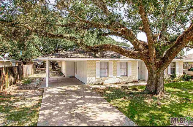 Building Photo - 10863 W Fuller Pl