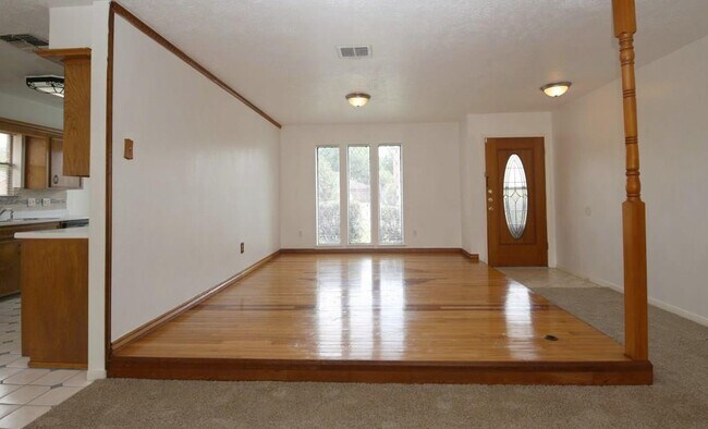 Building Photo - 11662 Sagewillow Ln