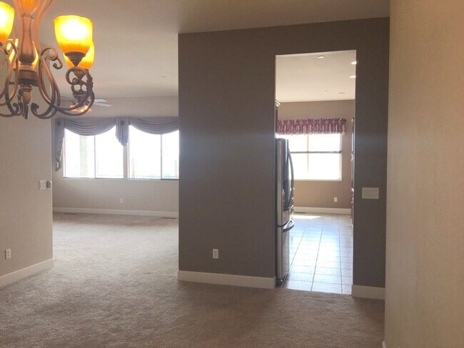 Building Photo - Sparks Single Story Home - Unobstructed Me...