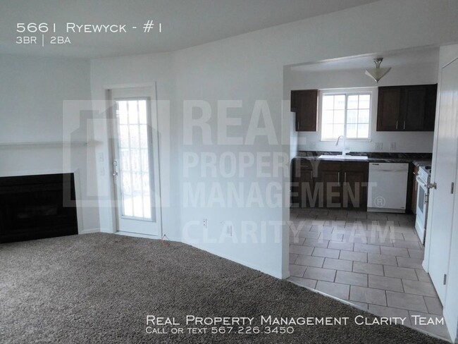 Foto del edificio - First Floor Unit w/ Private Patio