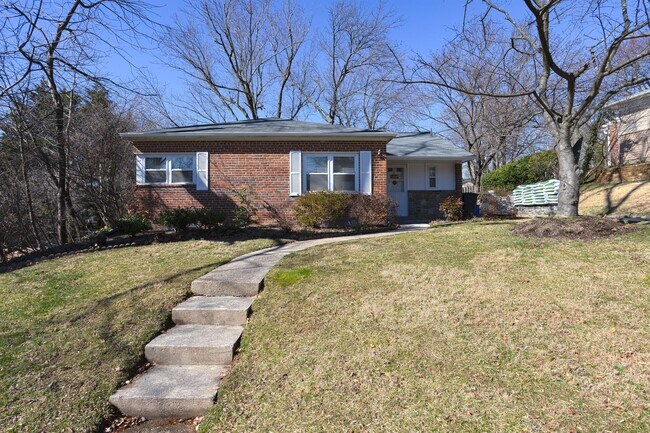 Building Photo - 10102 Quinby St