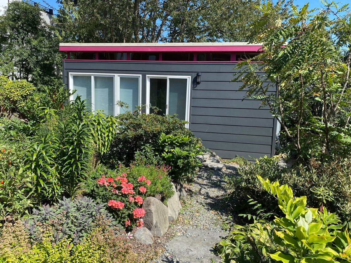 Garden Micro Studio at back of main house - 3916 Eastern Ave N