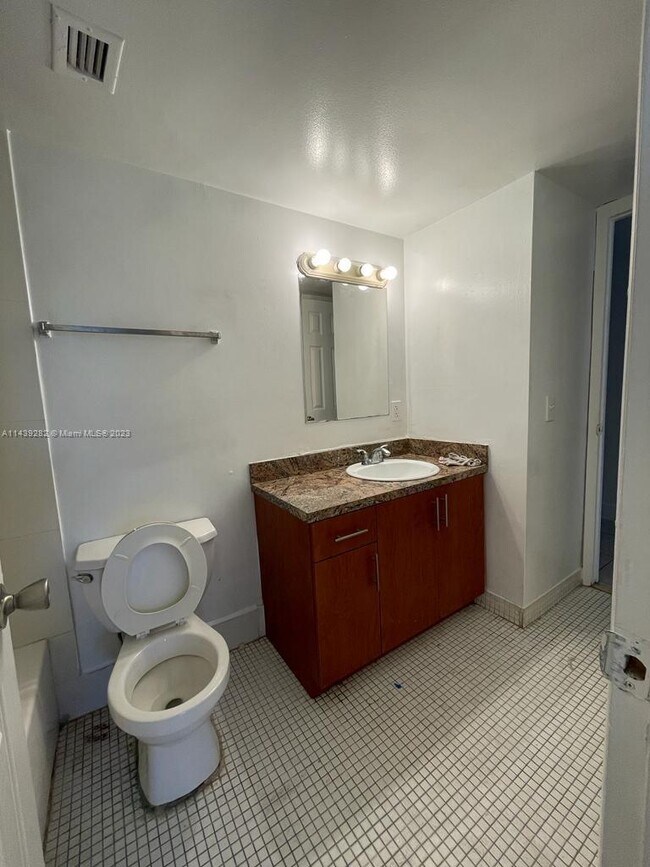 Foto del edificio - 494 NW 165th St