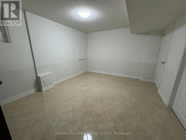 Building Photo - 1427 Duval Dr