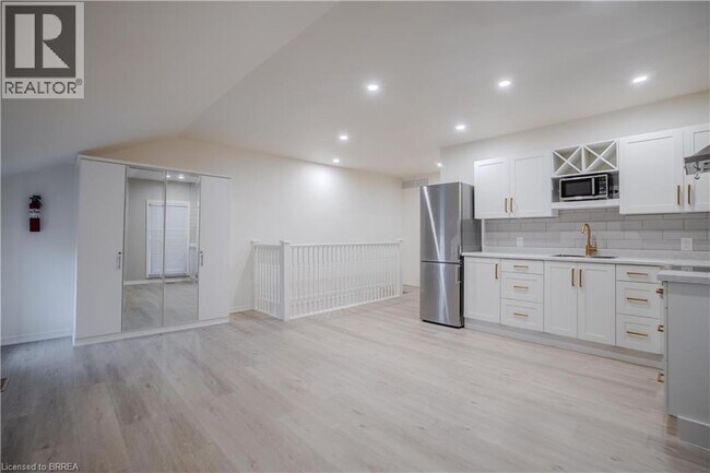 Building Photo - 169 Drummond St