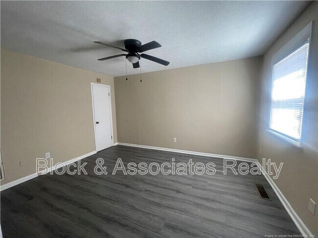 Building Photo - 4953 Fieldcrest Dr