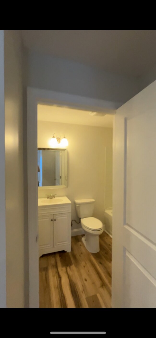 Baño - 376 Colchester Ave