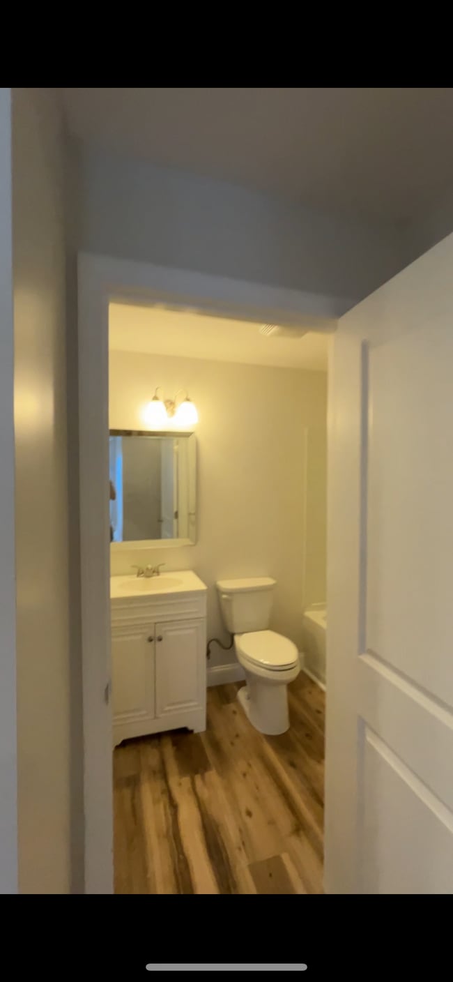 Bathroom - 376 Colchester Ave