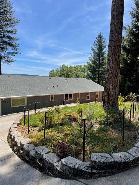 Building Photo - 353 Gregory Way