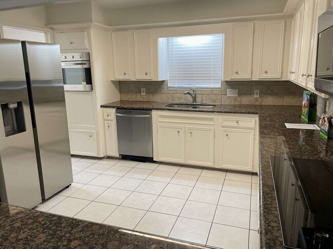 Foto del edificio - 3822 Stillview Dr