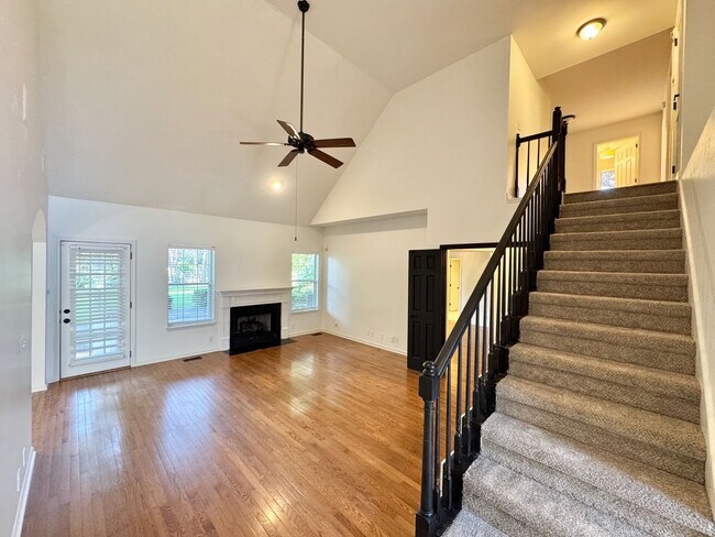 Building Photo - 4 Bed, 2.5 Bath Home w/ 2 Car Garage in Fieldstone Farms