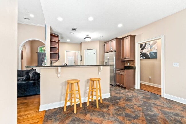 Building Photo - 146 Coachmans Dr