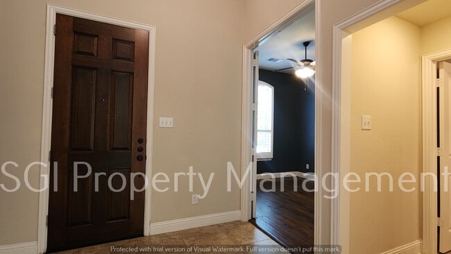 Building Photo - 5621 Grove Cove Dr