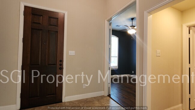 Foto del edificio - 5621 Grove Cove Dr