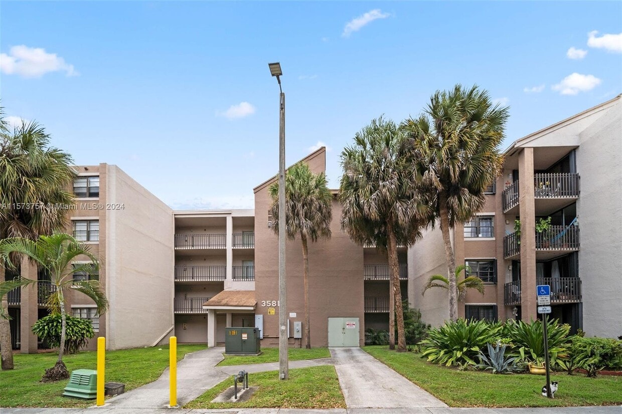 Primary Photo - 3581 SW 117th Ave