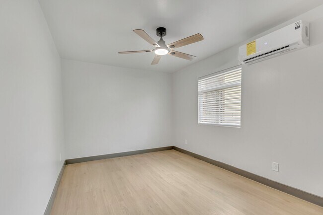 Foto del edificio - 13754 Rosedale Hwy