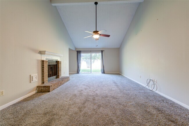 Foto del edificio - 3322 Larkwood Ln