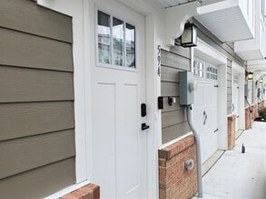 Building Photo - 594 Westport St