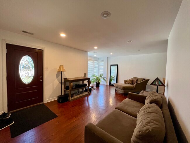 Foto del edificio - 5850 Kensington Ave