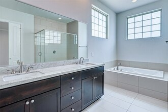 Building Photo - 2209 Chenevert St