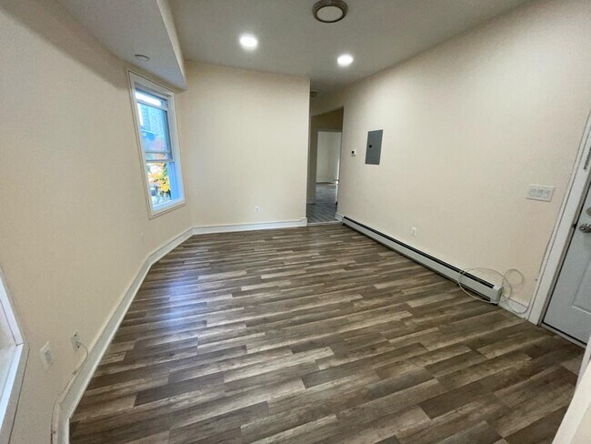 Foto del edificio - 395 N Grove St