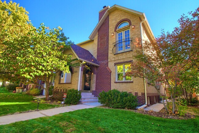 Foto del edificio - 4 Bedroom, 3.5 bath, home in East Wash Park!