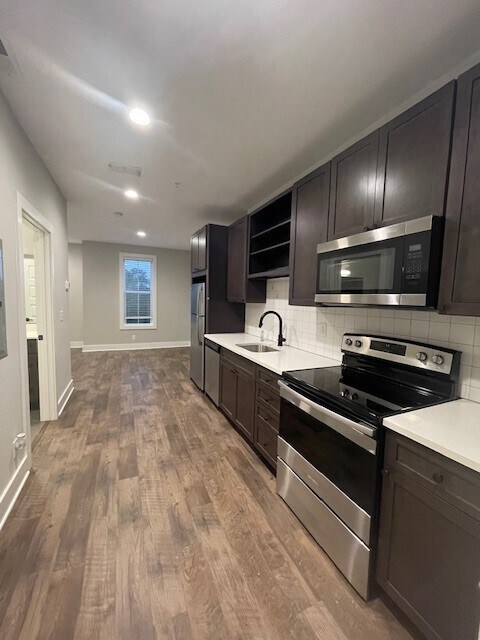 Foto del edificio - 1077 E Trinity Ln