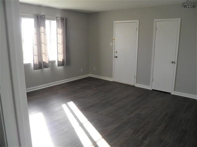 Building Photo - 3701 Southmoor Ln